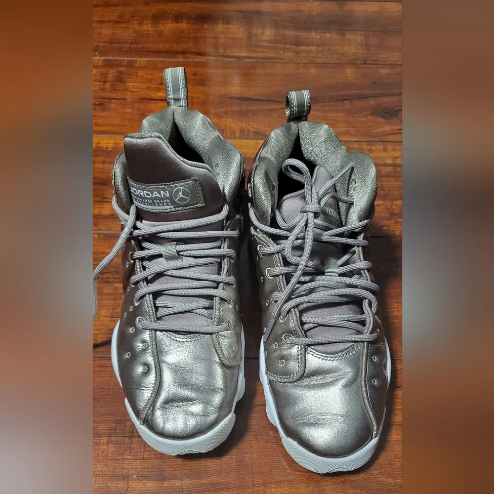 Nike Air Jordan Jumpman Team 2 SE size 6Y - Picture 2 of 12